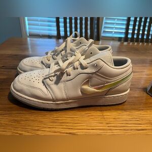 Air Jordan 1 Low SE Glitter Swoosh White Sneakers Low-Top Swoosh